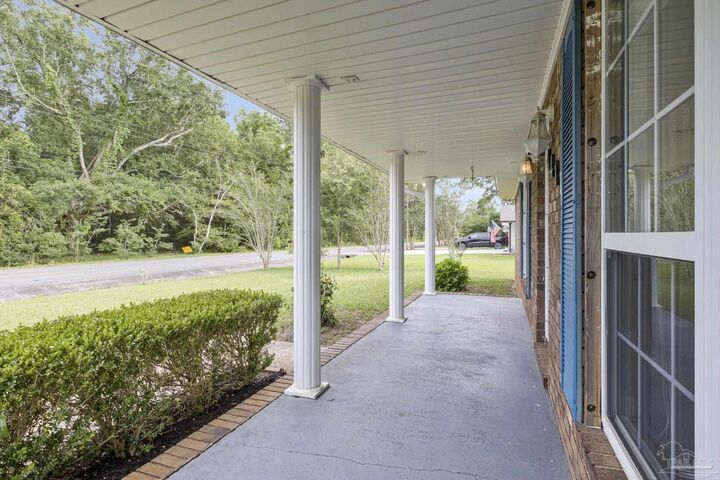 Property Photo: 4411 Pace Ln FL 32571