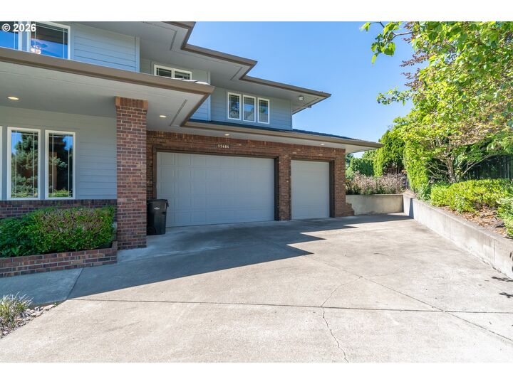Property Photo:  15686 SW Pleasantview Ct  OR 97224 