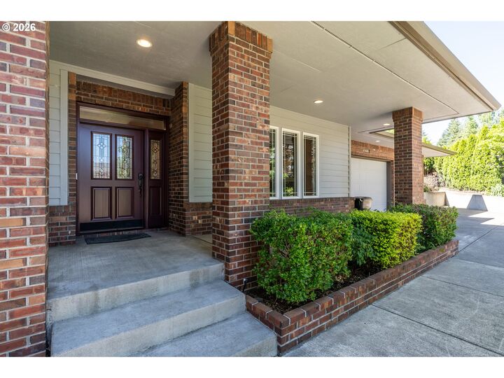 Property Photo: 15686 SW Pleasantview Ct OR 97224