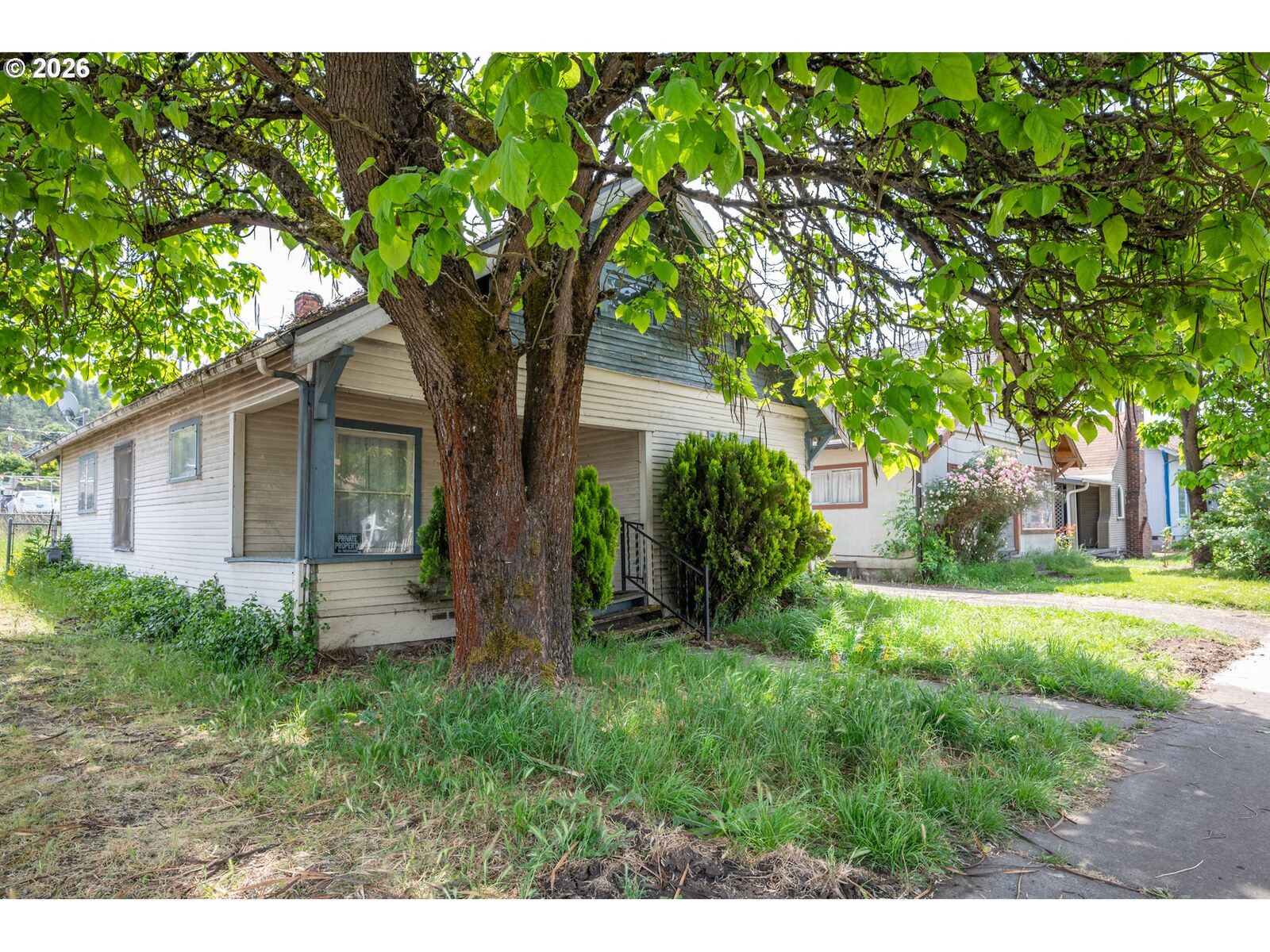 Property Photo:  1313 SE Pine St  OR 97470 