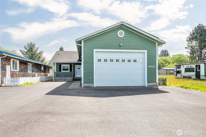 Property Photo: 1608 N Washington Avenue WA 98631