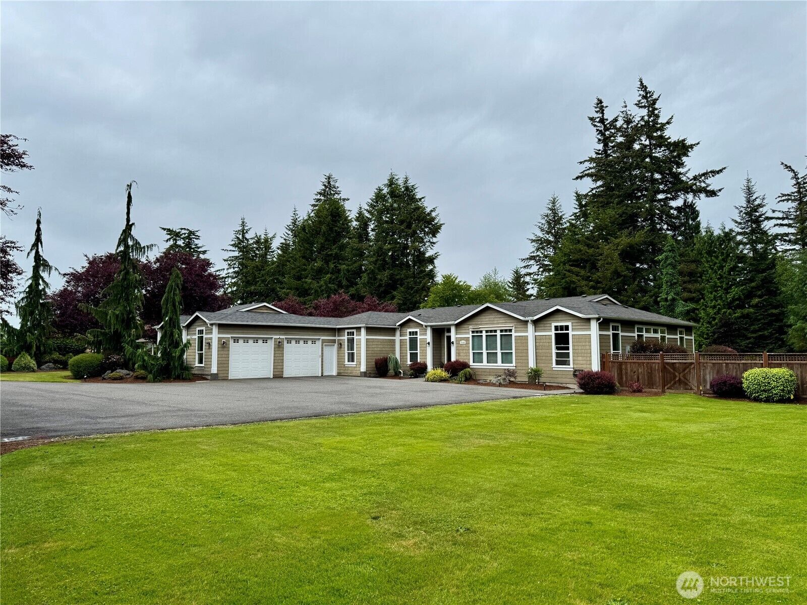 Property Photo:  1165 W Axton Road  WA 98248 