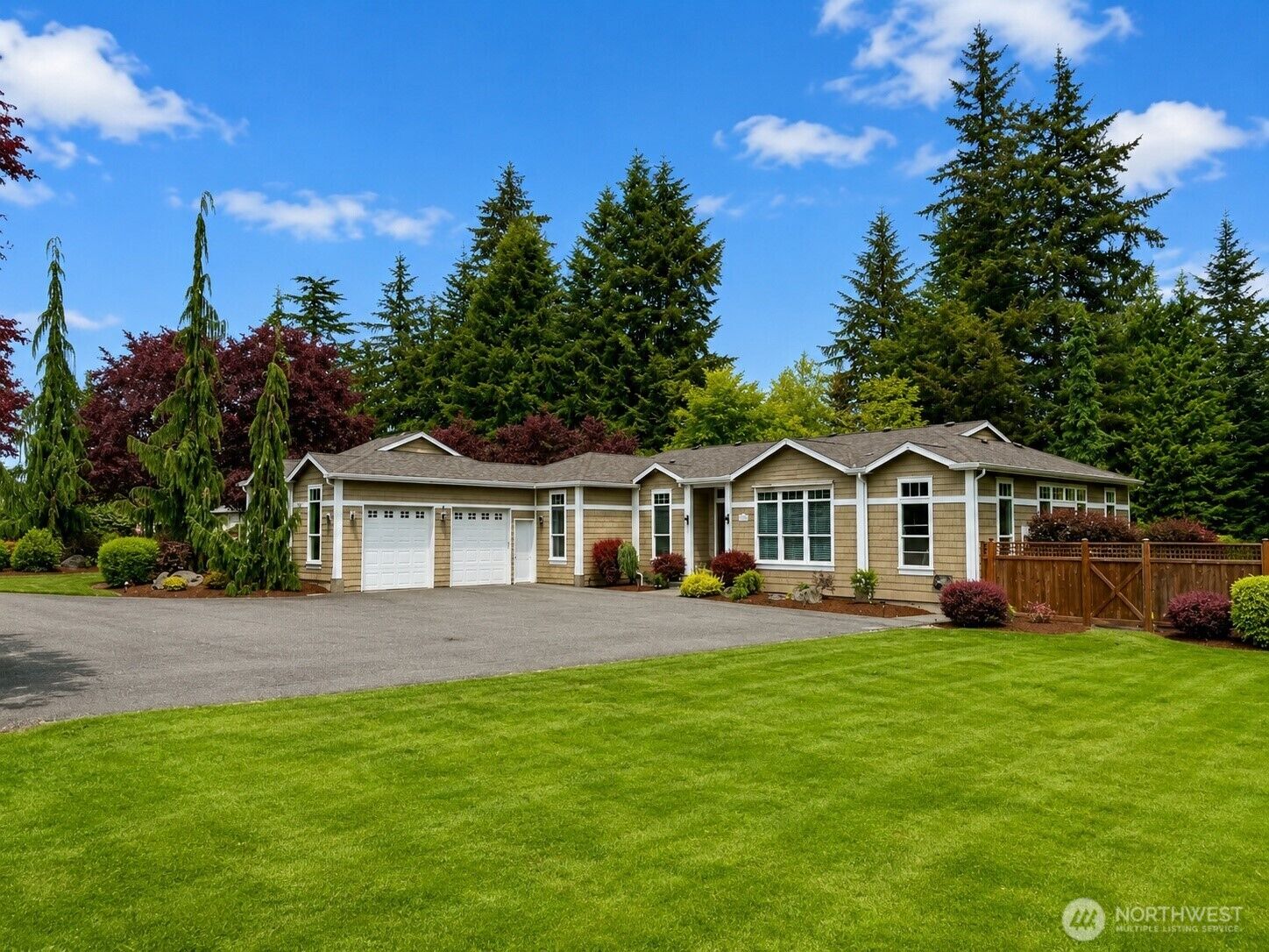 Property Photo:  1165 W Axton Road  WA 98248 