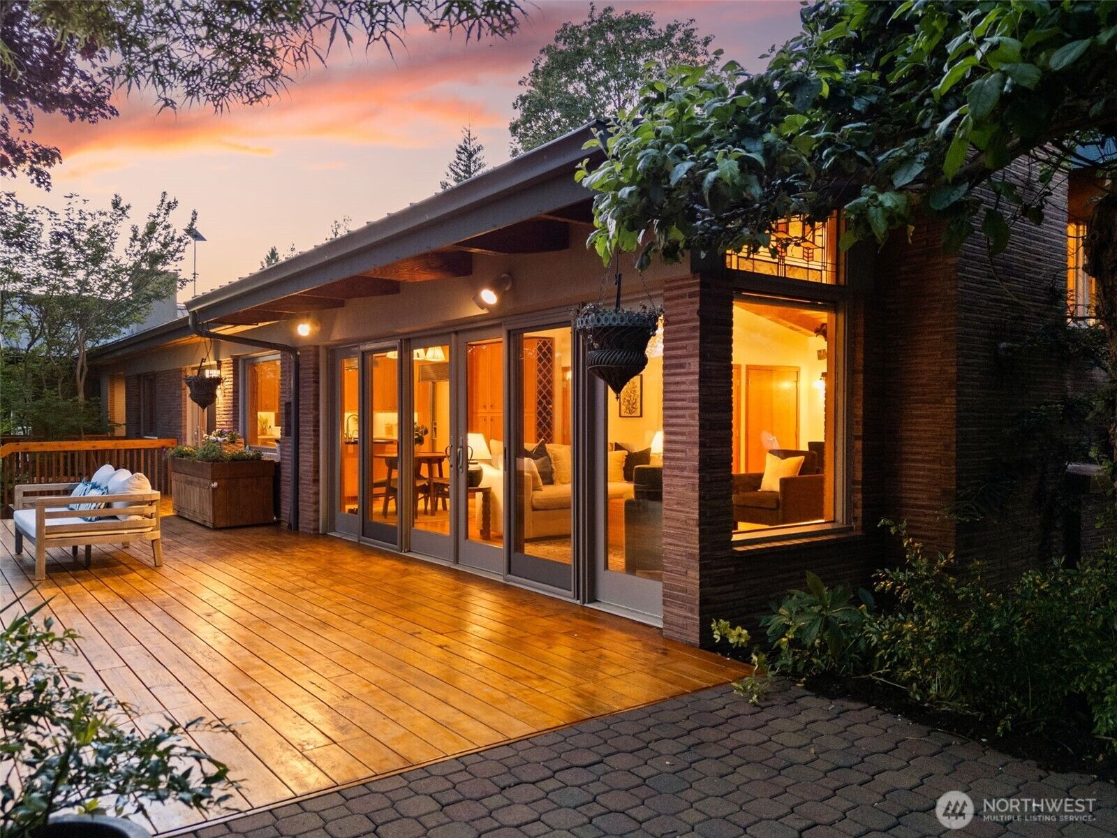 Property Photo:  112  Merridith Street  WA 98365 