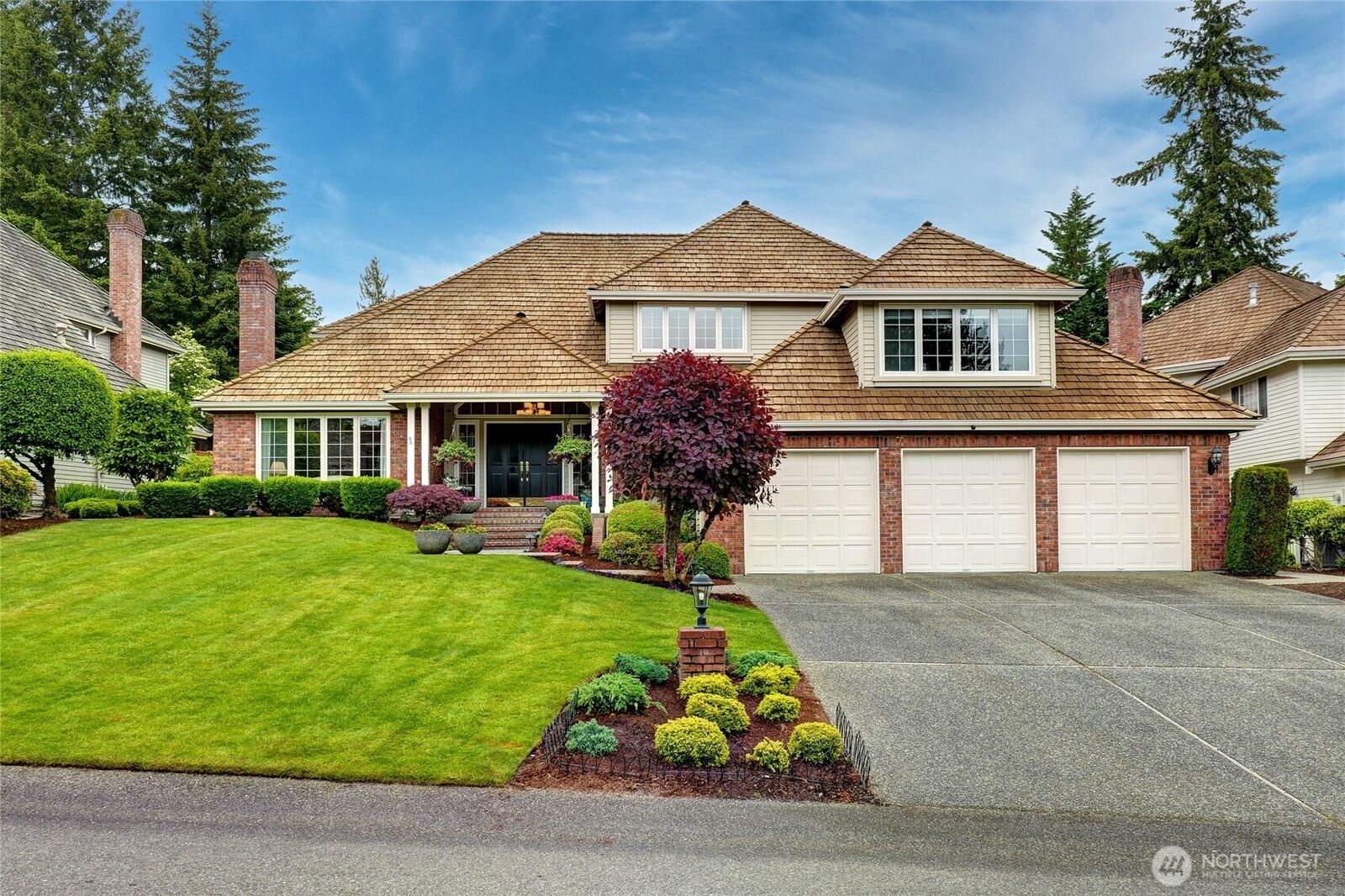 Property Photo:  22519 SE 46th Place  WA 98075 
