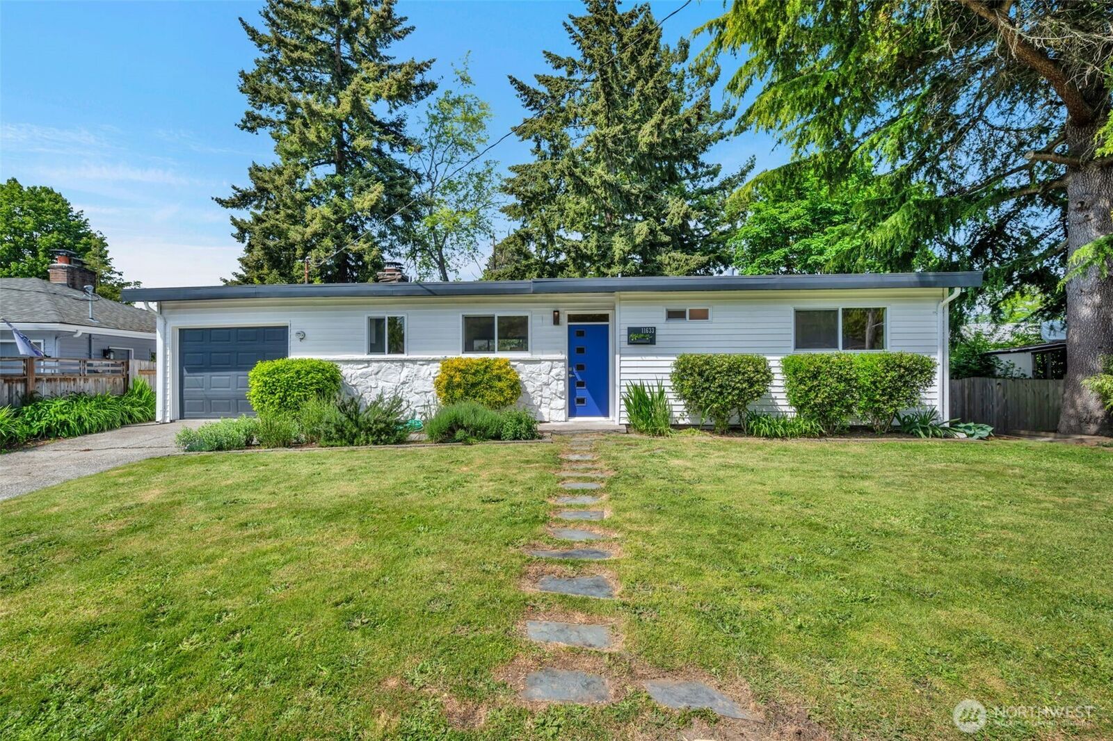 Property Photo:  11633  18th Avenue SW  WA 98146 
