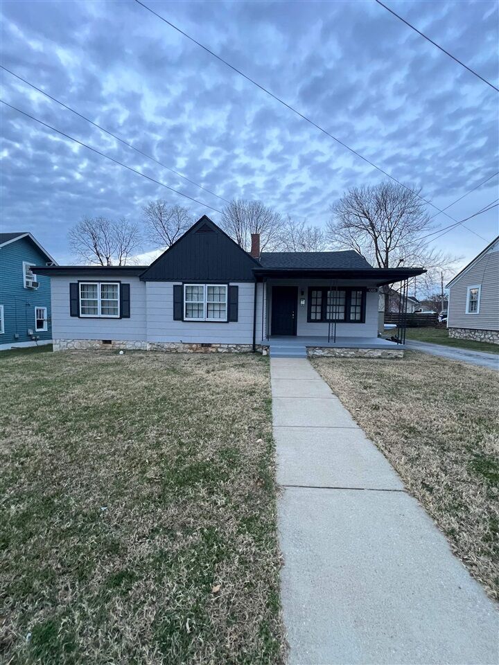 Property Photo:  1305 Nutwood Street  KY 42104 