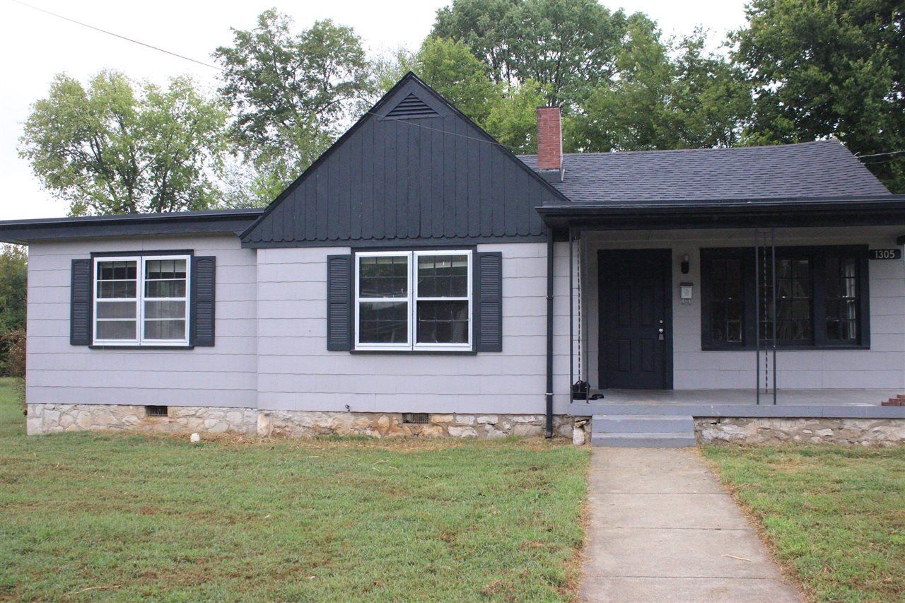 Property Photo:  1305 Nutwood Street  KY 42104 