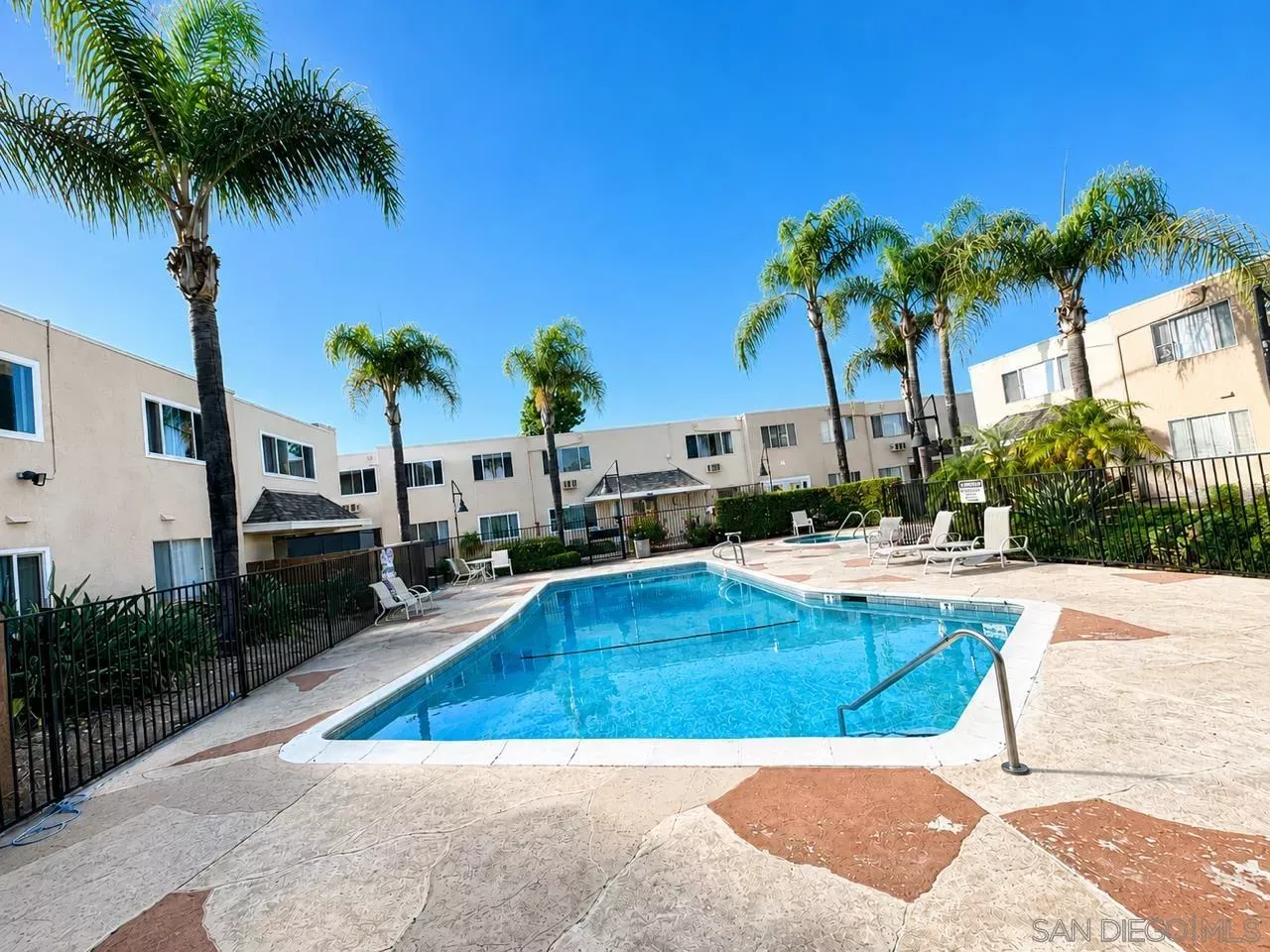 Property Photo:  455 Ballantyne St 21  CA 92020 