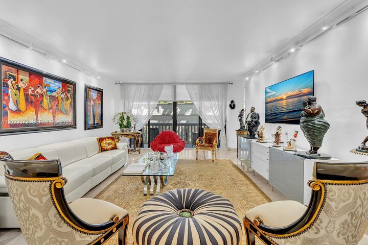 Property Photo: 2000 Island Blvd 305 FL 33160