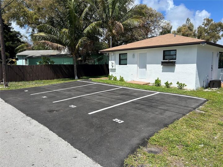 Property Photo: 251-253 SW 11th St FL 33004