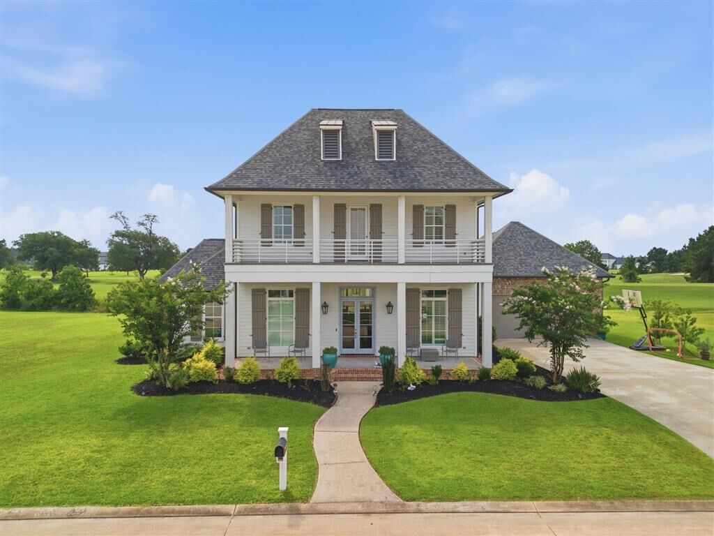 Property Photo: 6415 White Oleander Circle LA 70605
