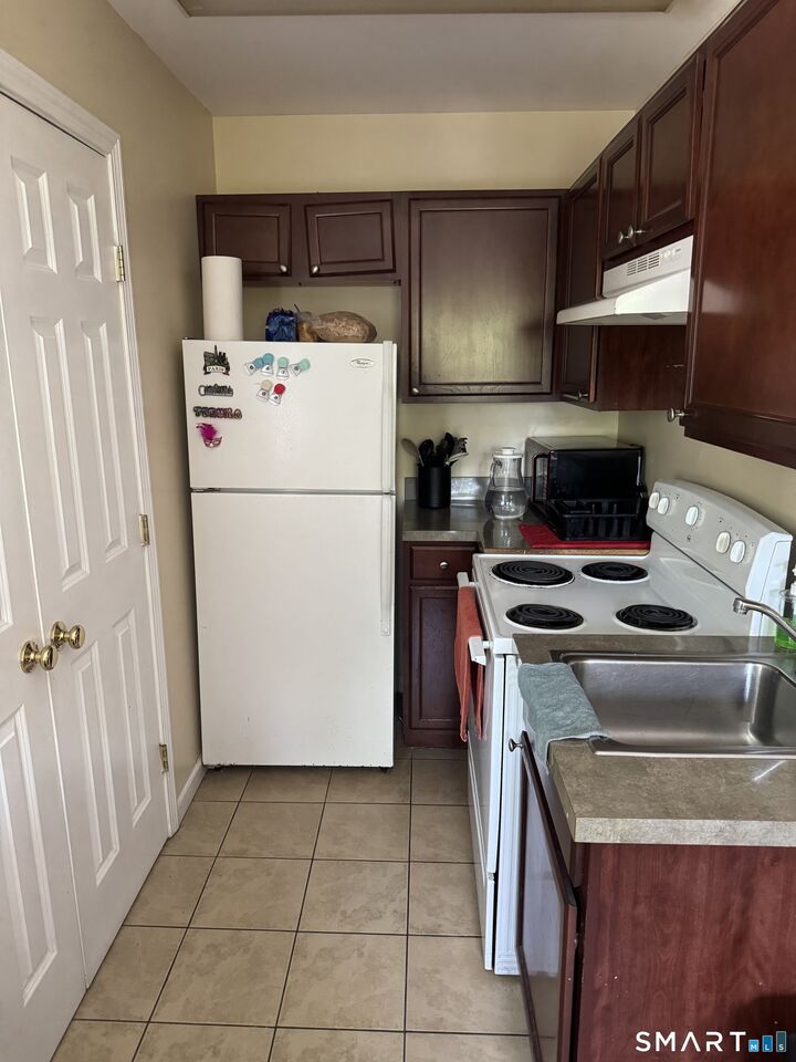 Property Photo:  422 Main Street  CT 06512 