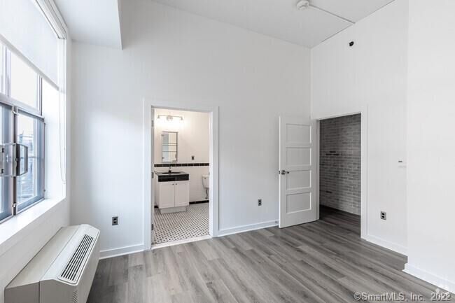 Property Photo:  15 Dinah Street 207  CT 06107 