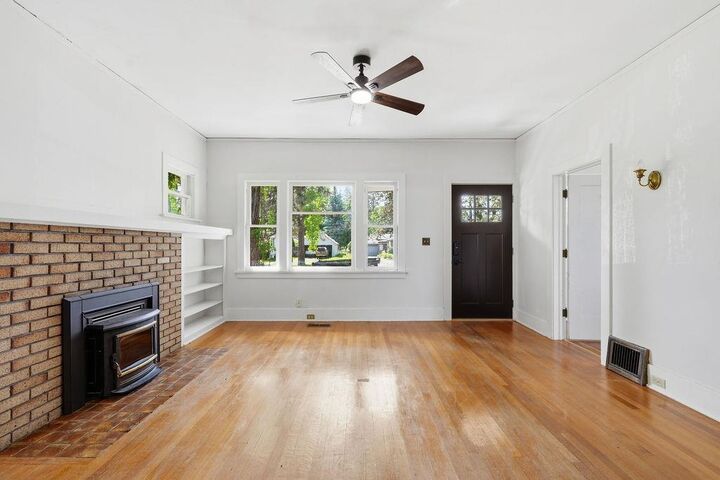 Property Photo:  113 N 4th St  WA 99004 