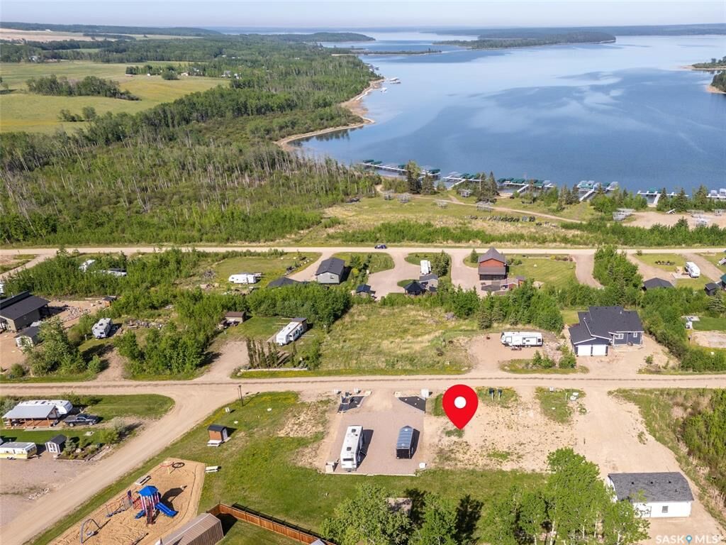 Property Photo:  915 Diamond Willow Drive  SK S0M 1A0 
