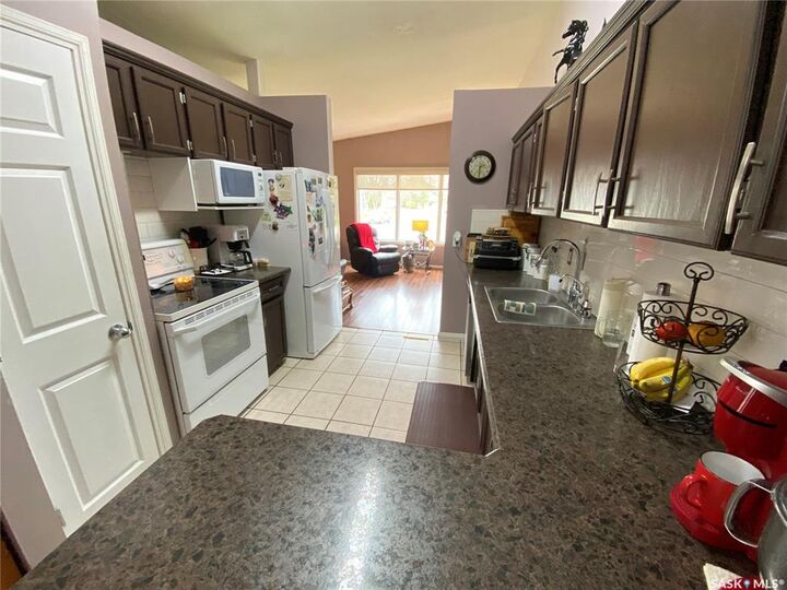 Property Photo: 544 Circlebrooke Drive 2 SK S3N 2T4