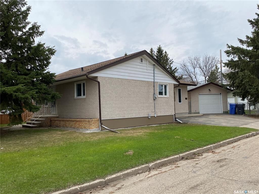 Property Photo: 296 Maple Avenue SK S3N 1W7