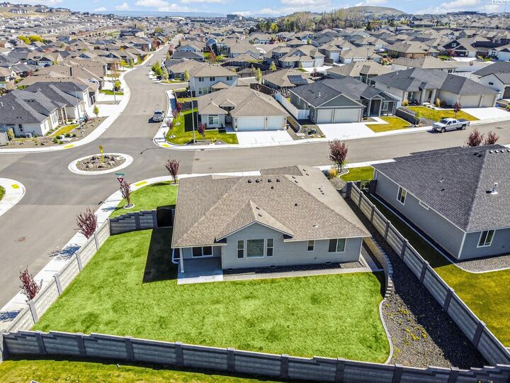 Property Photo:  3304 S Zimmerman St  WA 99338 