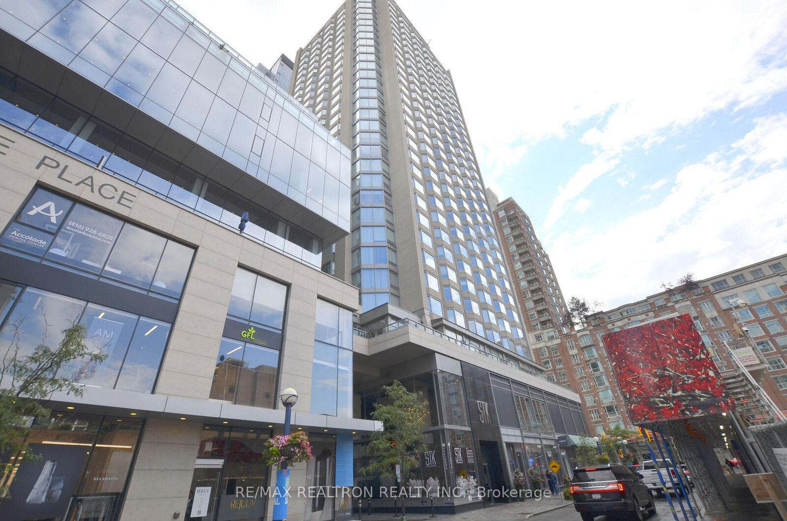 Property Photo: 155 Yorkville Avenue 713 ON M5R 0B4