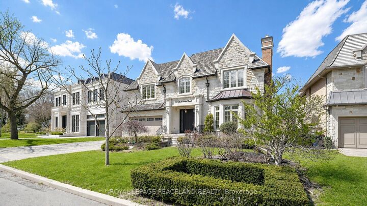 Property Photo: 108 Yorkminster Road ON M2P 1M6
