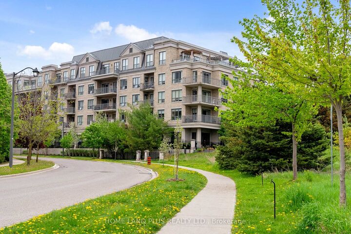 Property Photo: 180 John West Way 422 ON L4G 0R3