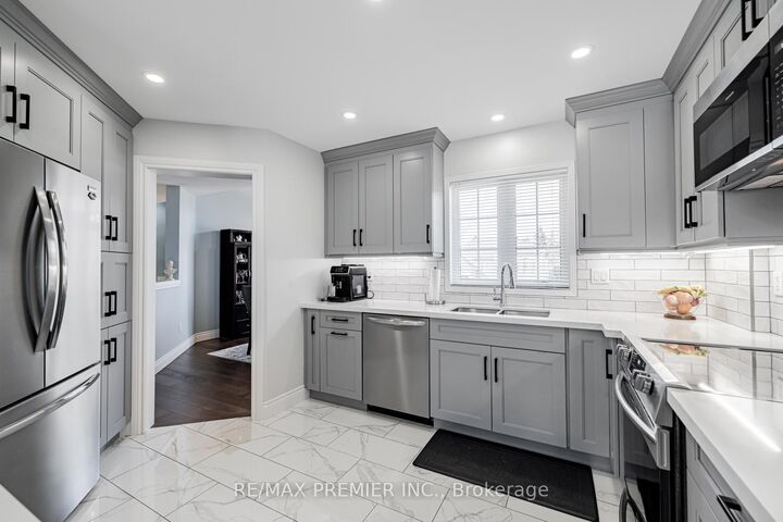 Property Photo: 20 Cranberry Heights ON L9Z 1M9