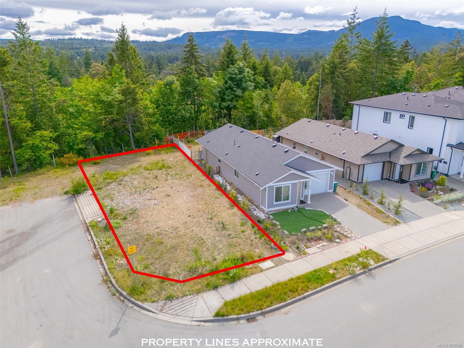 Property Photo: 996 Harbour View St BC V9R 4V3