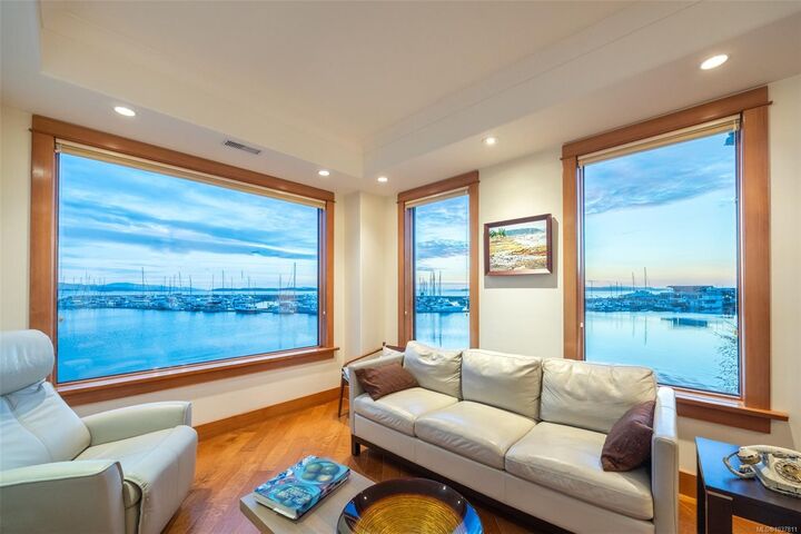 Property Photo: 9949 Third St 101 BC V8L 3B1