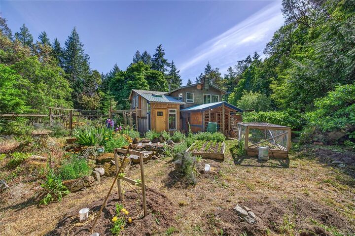 Property Photo: 1252 Isabella Point Rd BC V8K 2T9