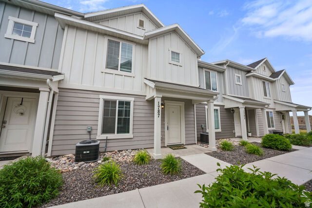 Property Photo: 1787 N 1240 E UT 84651