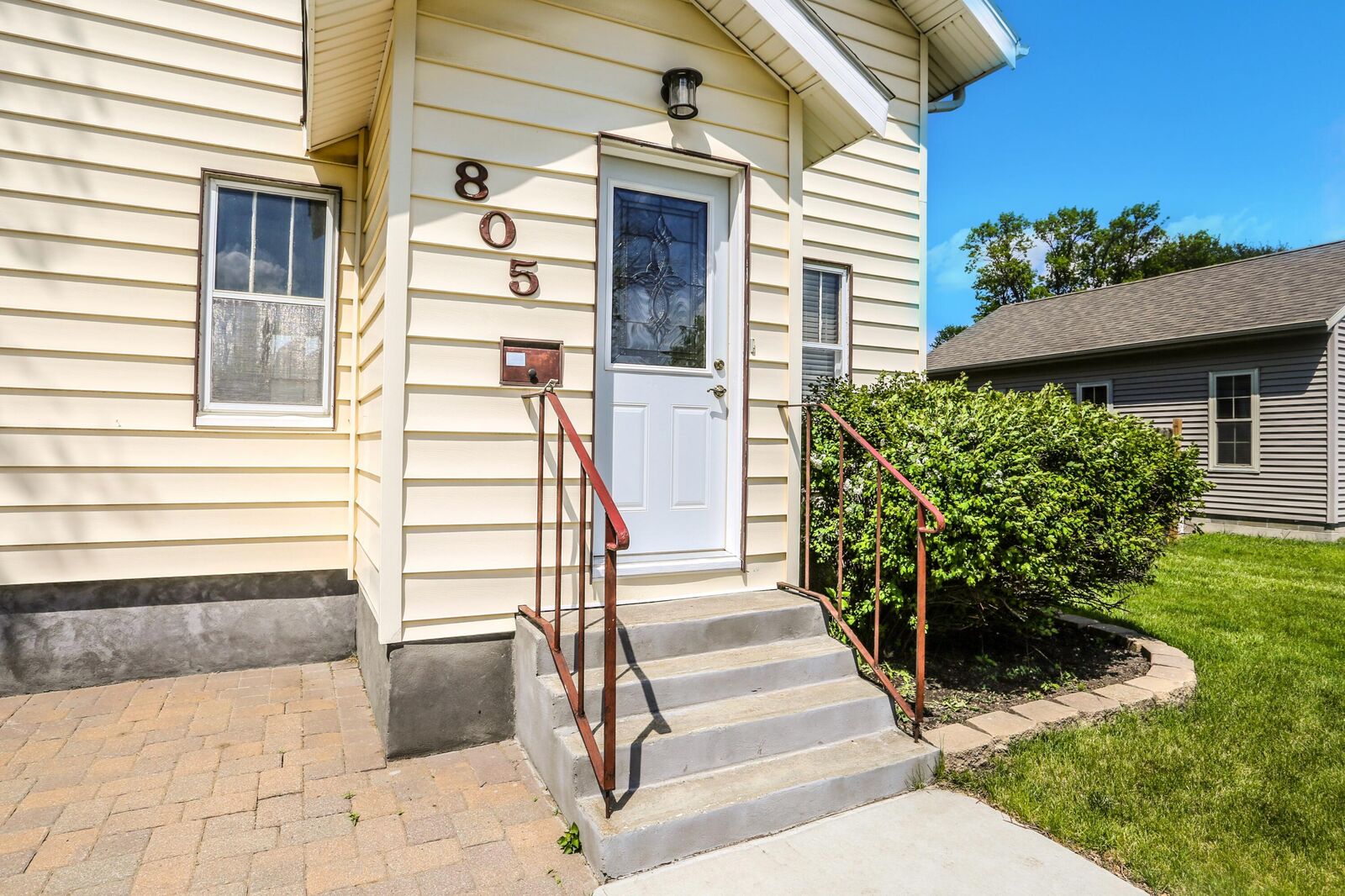 Property Photo: 805 NE 1st Avenue SD 57401