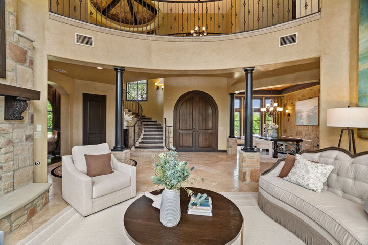 Property Photo: 206 Bella Cima Drive TX 78734