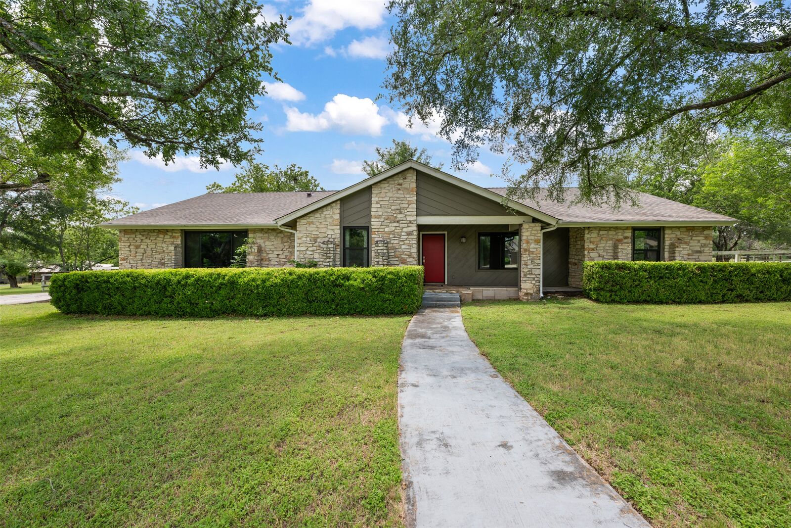 Property Photo:  1600 Pin Oak Lane  TX 78681 