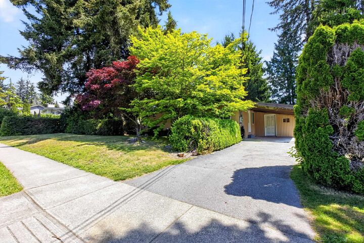 655 Macintosh Street — photo 1
