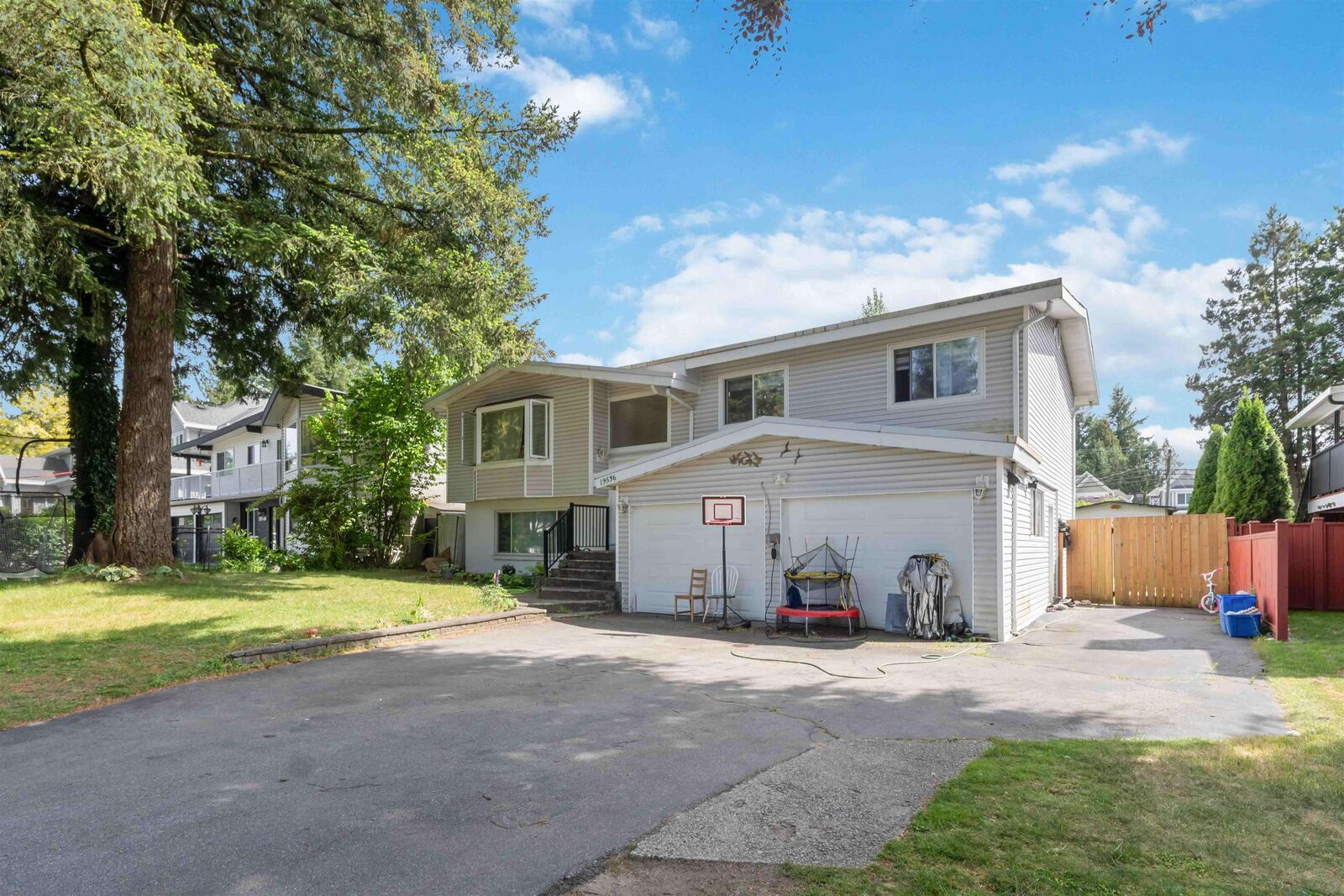 Property Photo: 19536 118B Avenue BC V3Y 1L3