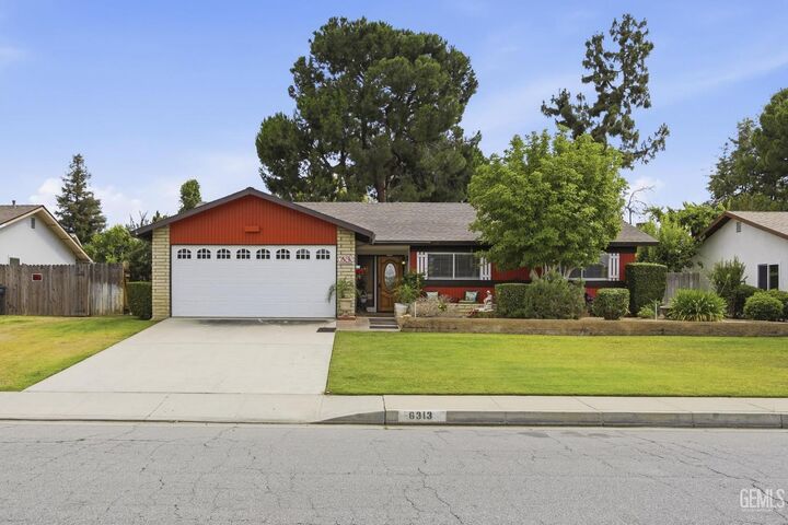 Property Photo: 6313 Sundale Avenue CA 93309