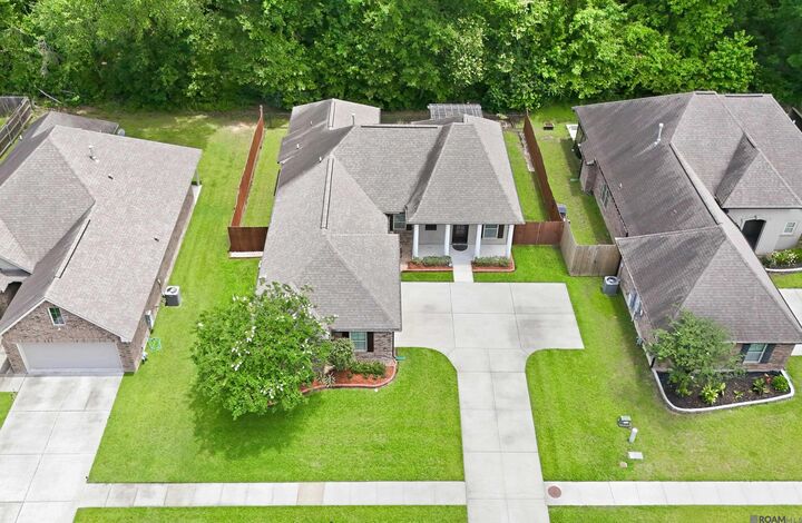 Property Photo: 12204 Grand Wood Ave LA 70737