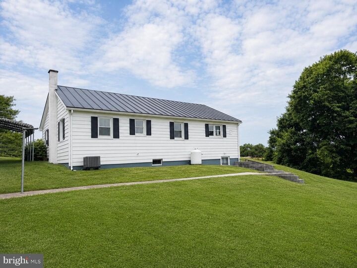 Property Photo:  542 Old York Road  PA 17070 