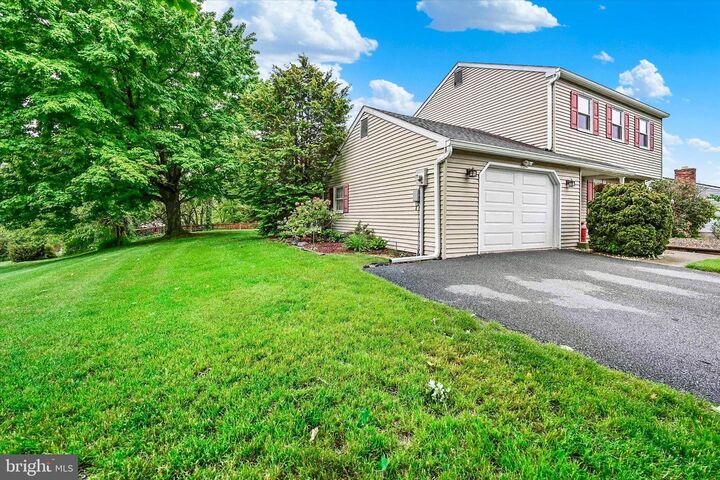 Property Photo:  2000 Elm Street  PA 17053 