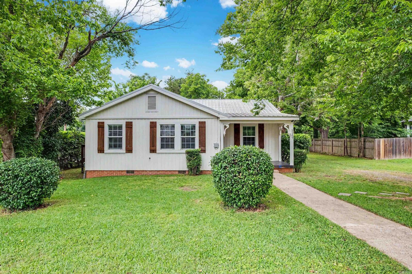 Property Photo: 1107 Jackman St. AR 72015