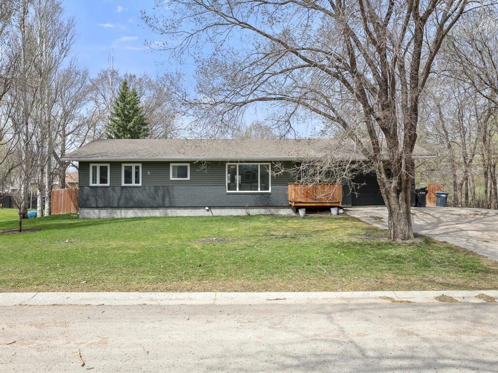 Property Photo:  215 Kennedy Street West  MB R0G 1K0 