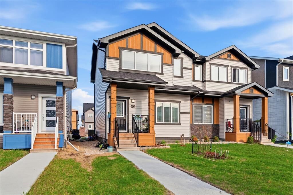 Property Photo:  39 Sagitta Street  MB R2V 5G9 