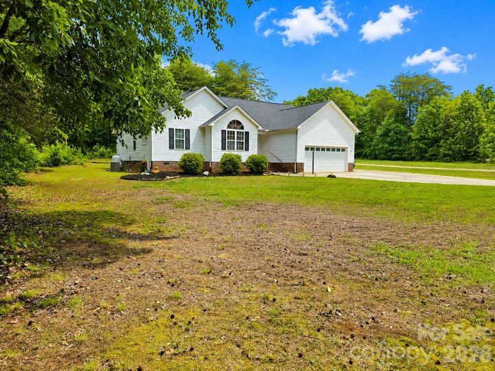 Property Photo:  4583 Shawnee Court  NC 28650 