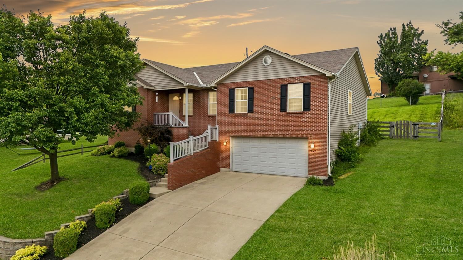 Property Photo: 952 Golfview Drive OH 45013