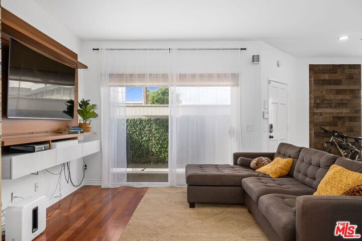 Property Photo:  1420 Princeton St  CA 90404 