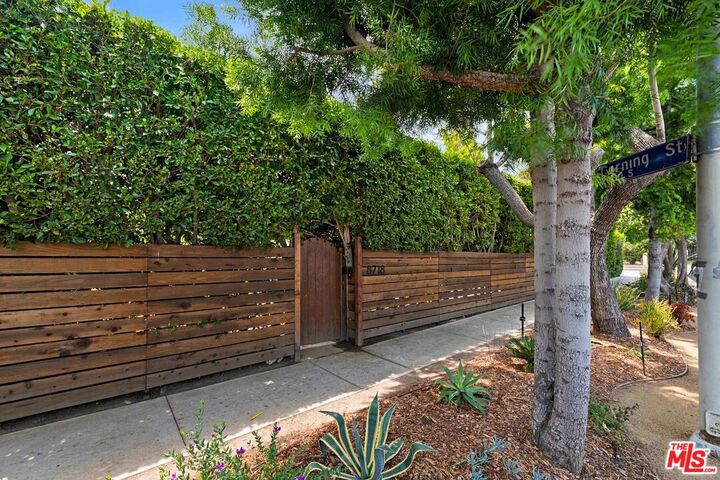 Property Photo:  8718 Cadillac Ave  CA 90034 