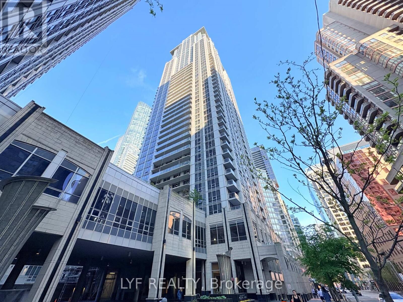 Property Photo: 761 Bay Street 3802 ON M5G 2R2