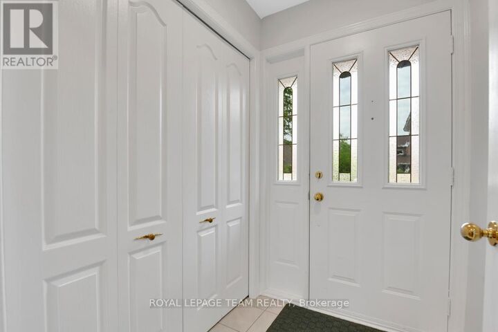 Property Photo:  1684 Des Sapins Gardens  ON K1C 8E1 