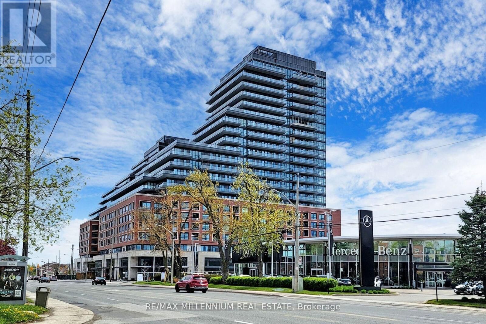 Property Photo:  33 Frederick Todd Way 520  ON M4G 0C9 